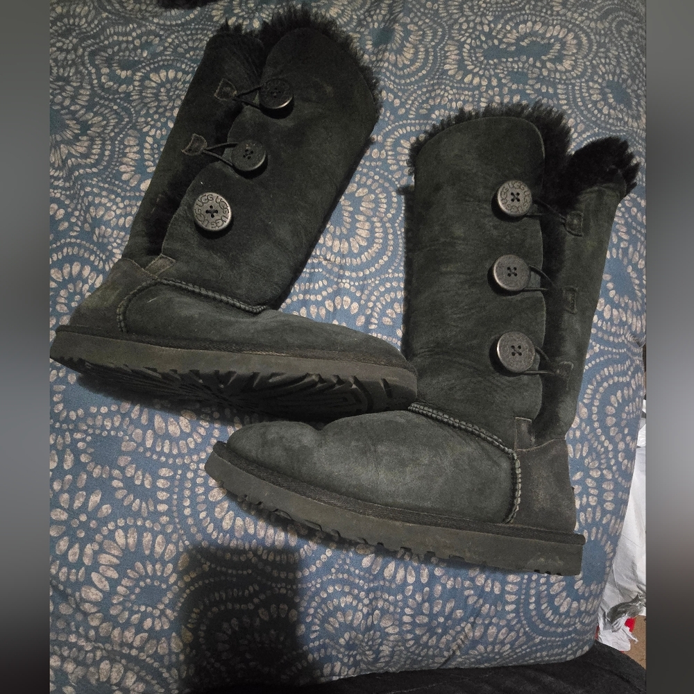 Women's Size 8 Black Button Cord Closure Boots. See Pics For Wear.